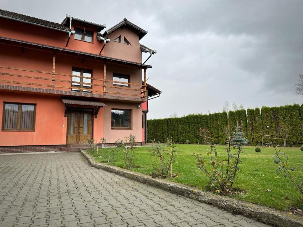 Pensiunea Floro Întorsura Buzăului Exterior foto