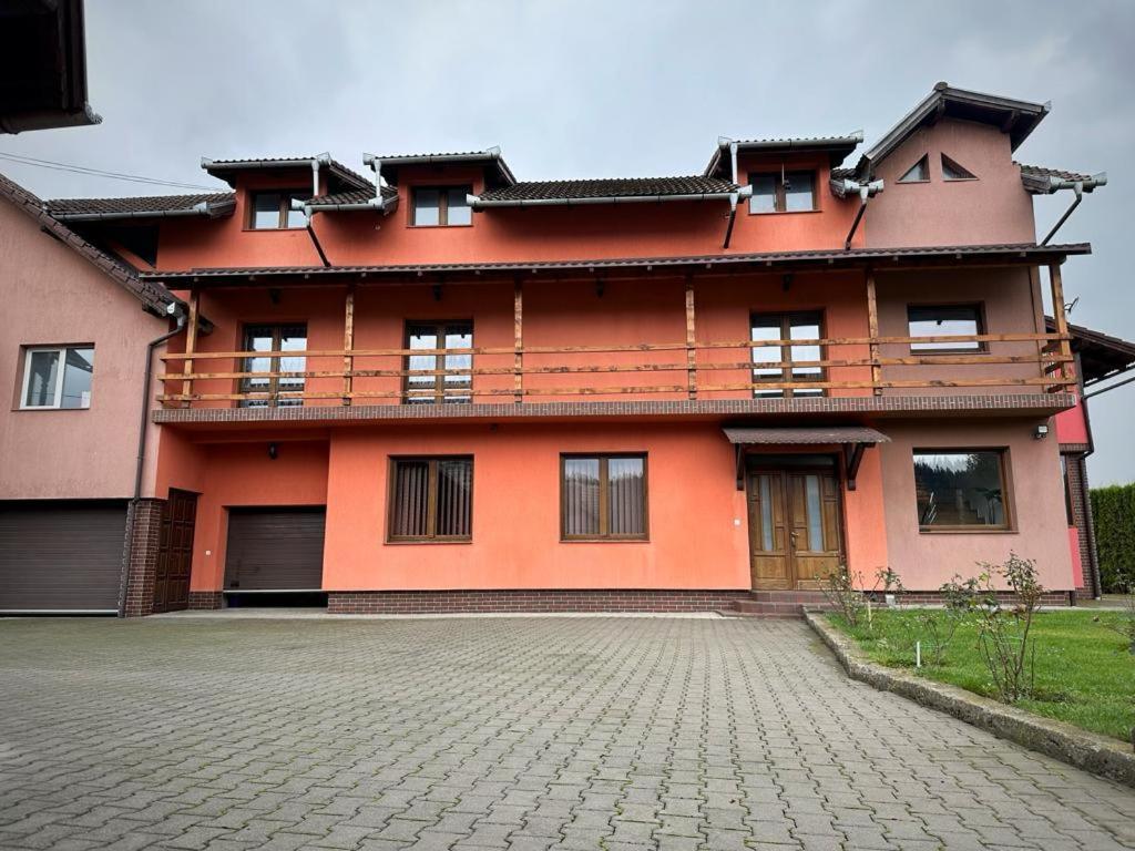 Pensiunea Floro Întorsura Buzăului Exterior foto