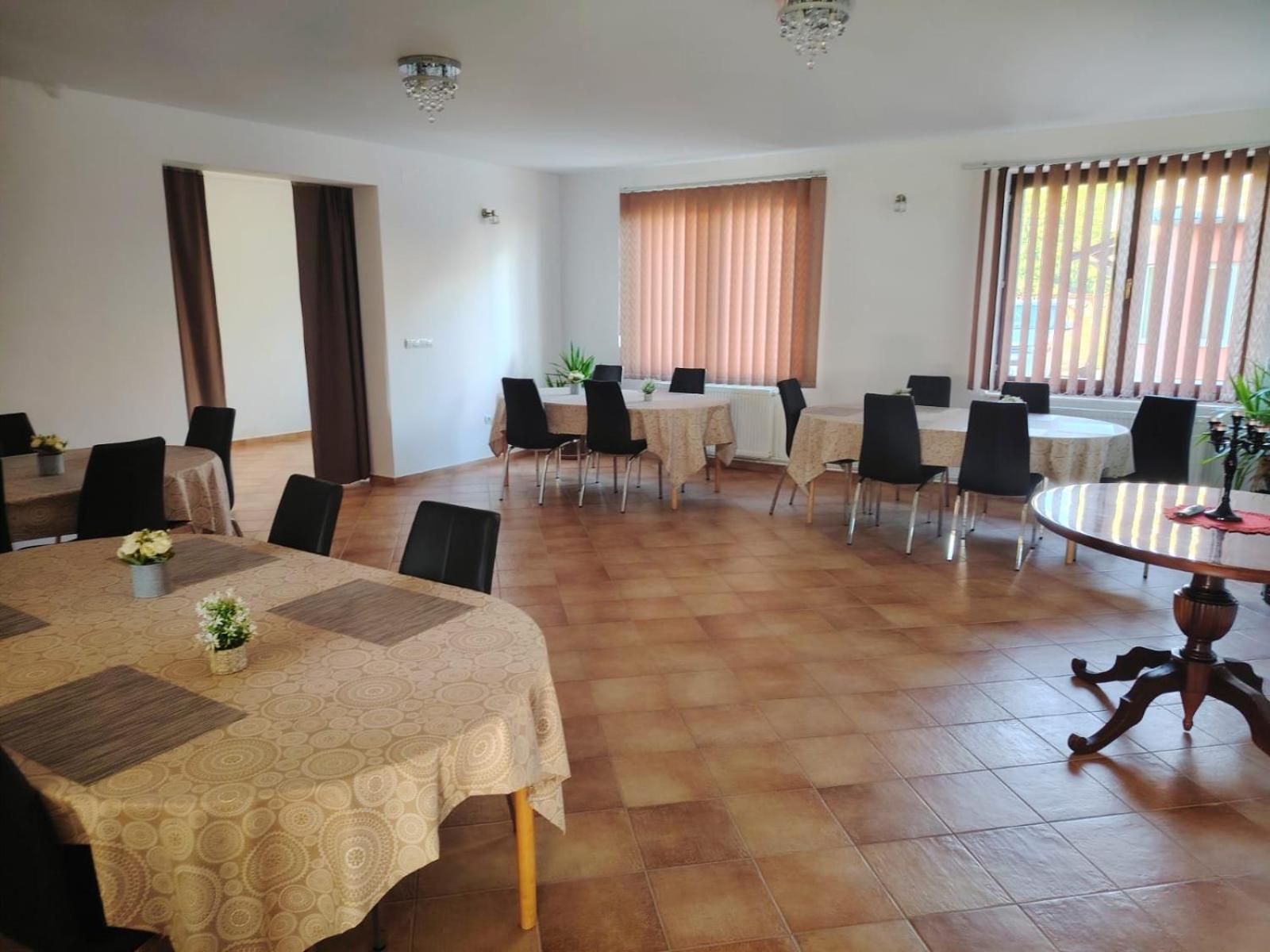 Pensiunea Floro Întorsura Buzăului Exterior foto